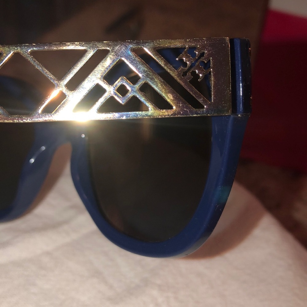 Navy Tory Burch sunglasses - Picture 3 of 4